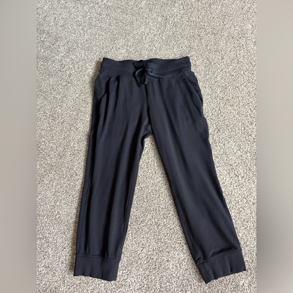 Lululemon Black High Rise cropped joggers 22in